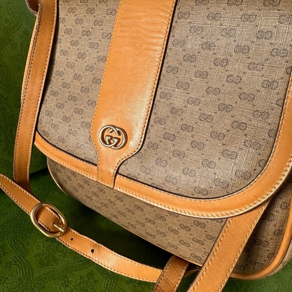 🛑✋Price Drop🛑😊Authentic Gucci Leather Crossbody/Shoulder Bag. - Picture 7 of 16